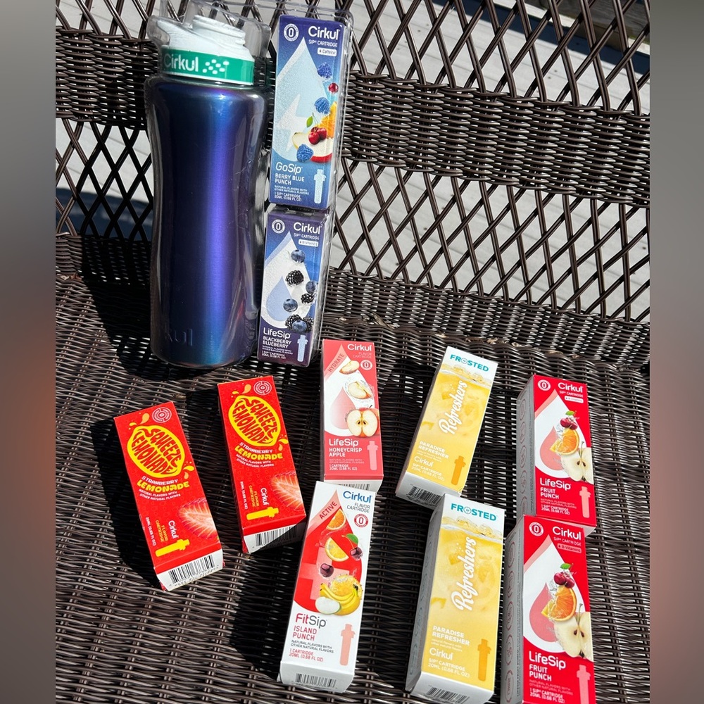 New 32 oz Cirkul Stainless Steel Starter Kit with 10 New Cartridges